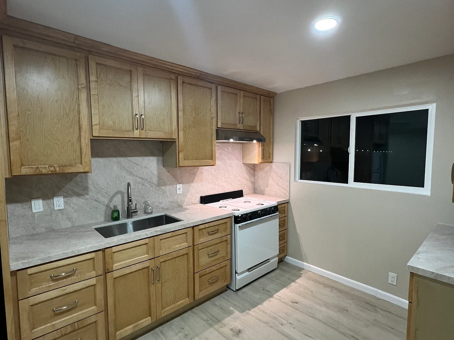 2 bed, 800 sqft, $3,200 — Photo 3