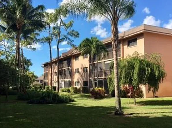 5725 Gage Ln APT 301E, Naples, FL 34113