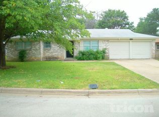 1703 Sagebrush Trl, Euless, TX 76040