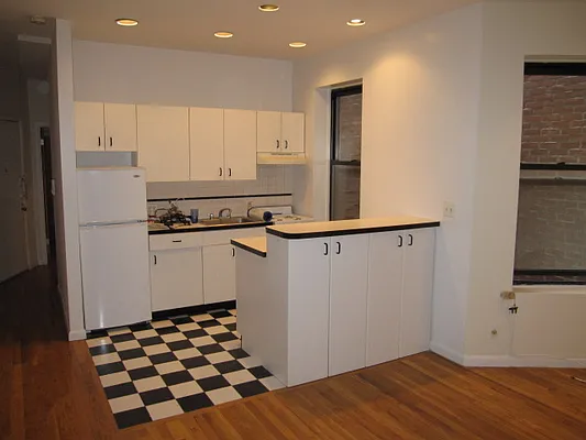 Rented by Sol Shamilzadeh, Lreb | media 10