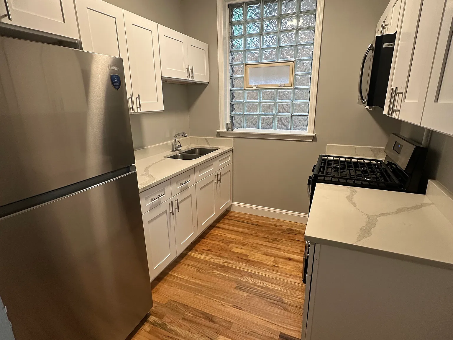 1 bed, 1350 sqft, $1,450 — Photo 3
