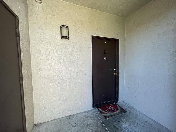4th image of 429 W Laurel Dr APT B