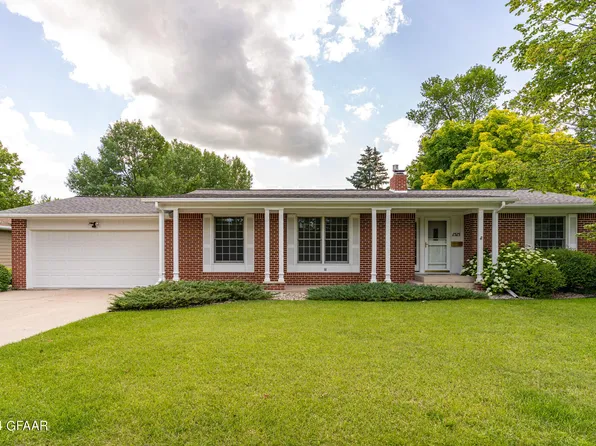 1515 Hoven Ln, Crookston, MN 56716