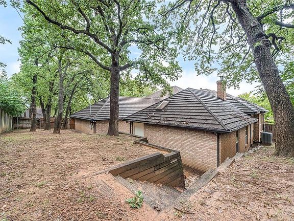 5th image of 3908 Woodstock Dr