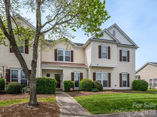 4055 Center Place Dr, Harrisburg, NC 28075