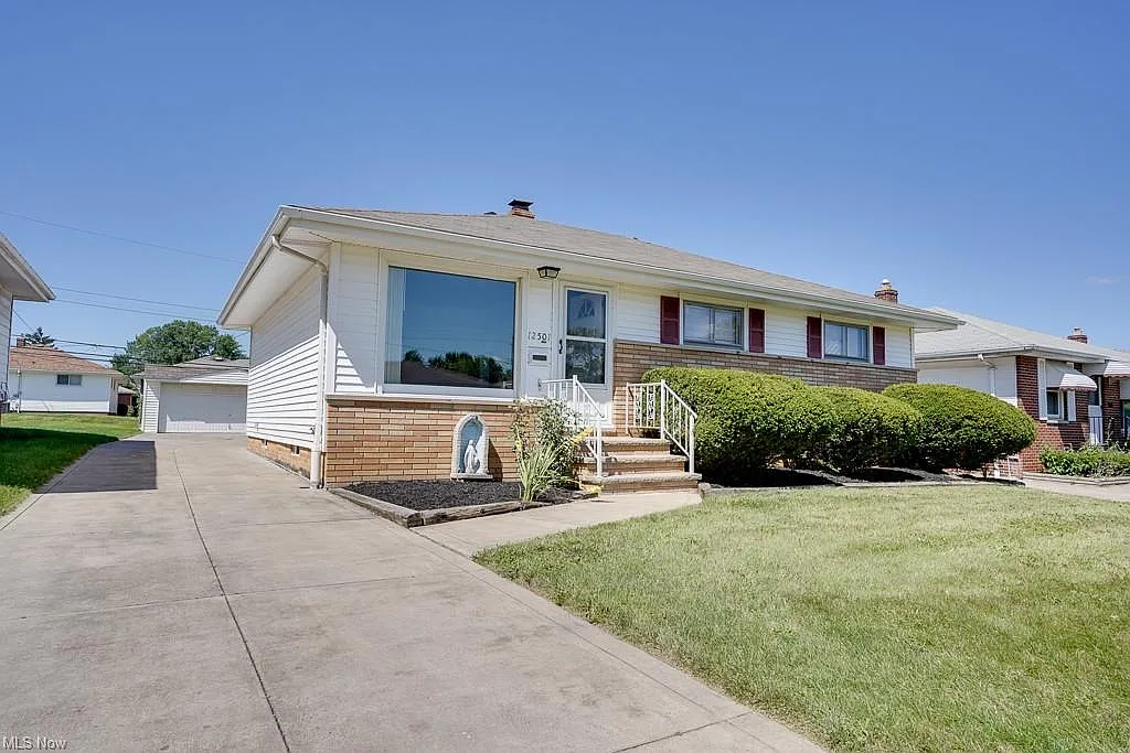 12501 Oakview Blvd photo 1