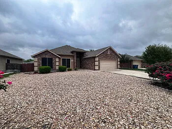 4 bed, 1975 sqft, $1,895 — Photo 3