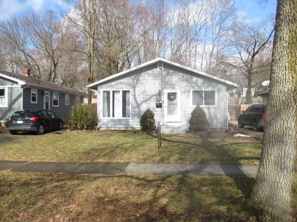 865 Carrier Creek Blvd NE, Grand Rapids, MI 49503