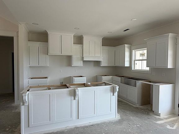 3rd image of 929 Clayton Rd