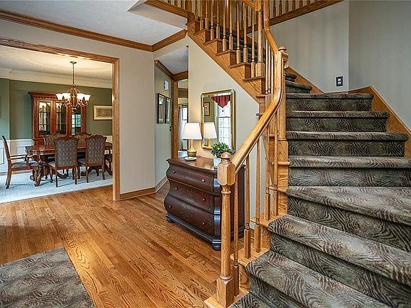 3rd image of 4293 Emerald Blvd