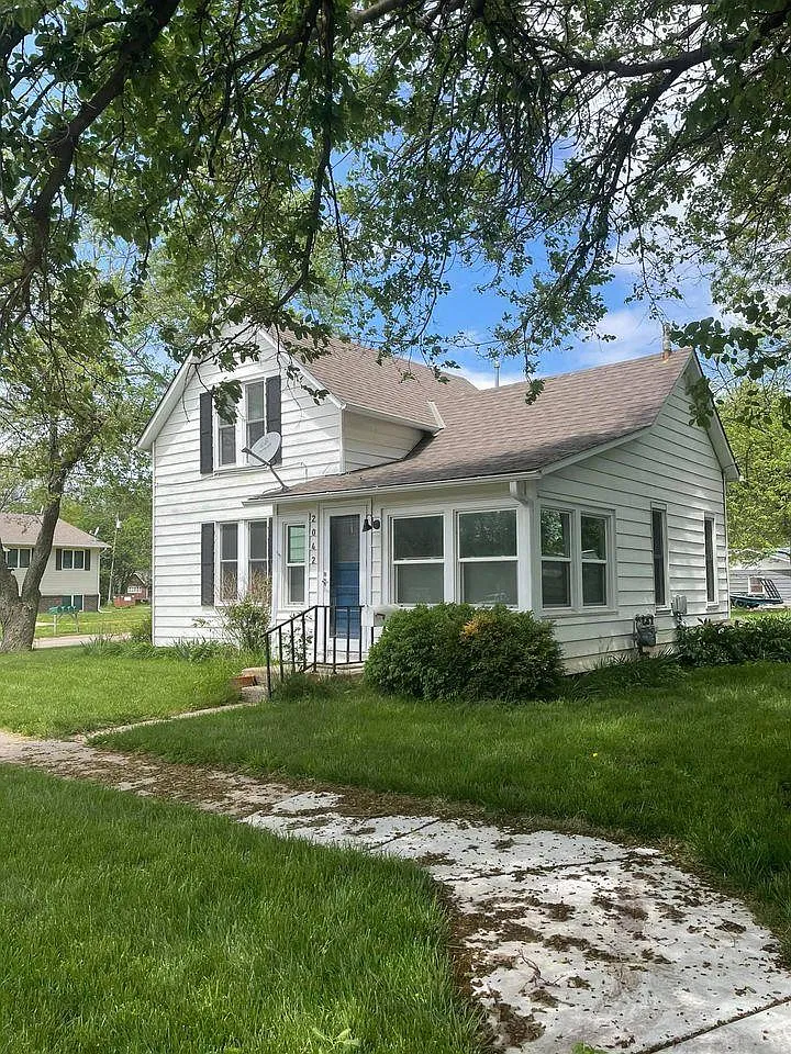 2042 Silver St — Photo 1