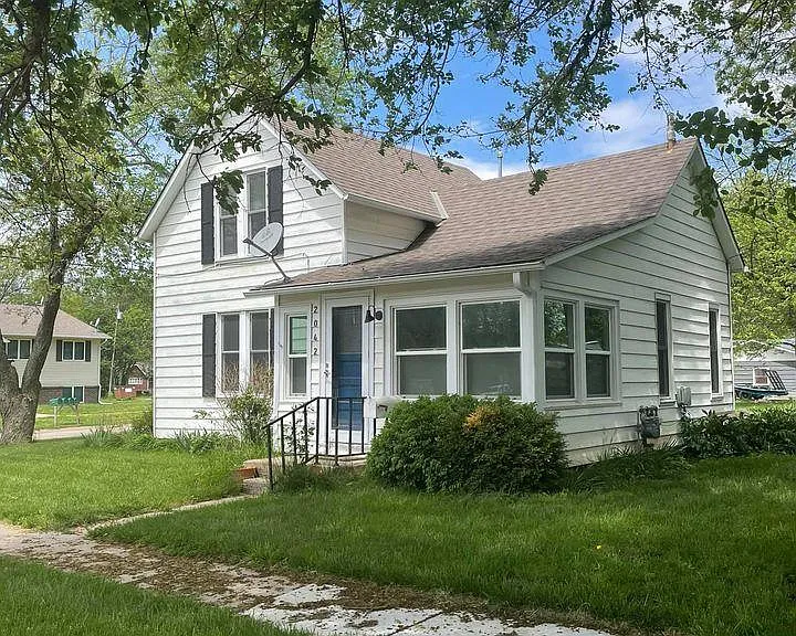 2042 Silver St — Photo 1