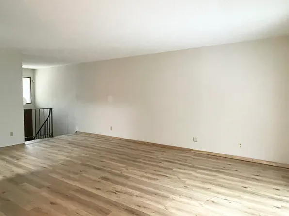 284 W Eagle Lake Dr, Maple Grove, MN 55369