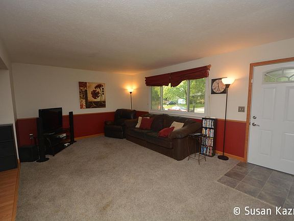4th image of 612 Ferndale Ave NW