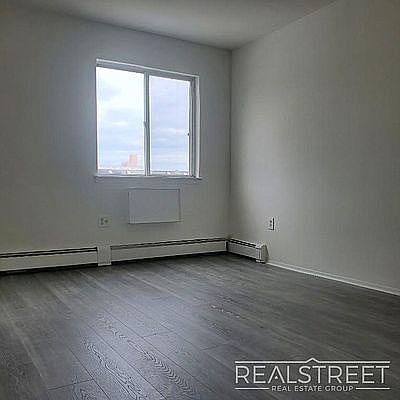 5th image of 227A Scholes St #1