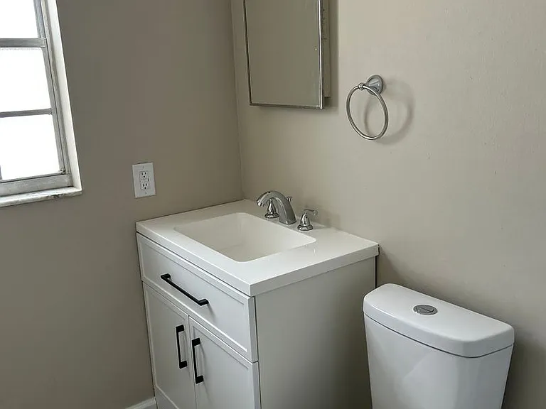 204 E Gottsche Ave — Photo 11