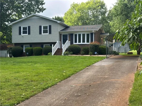 5913 Cutters Creek Ct, Pfafftown, NC 27040