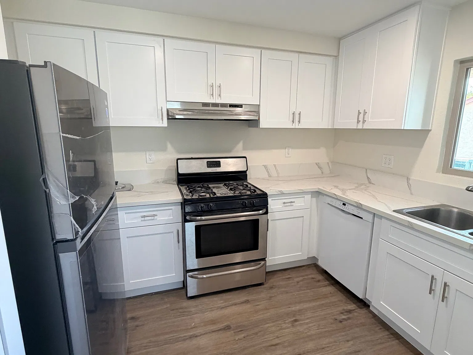 2 bed, 900 sqft, $2,750 — Photo 2