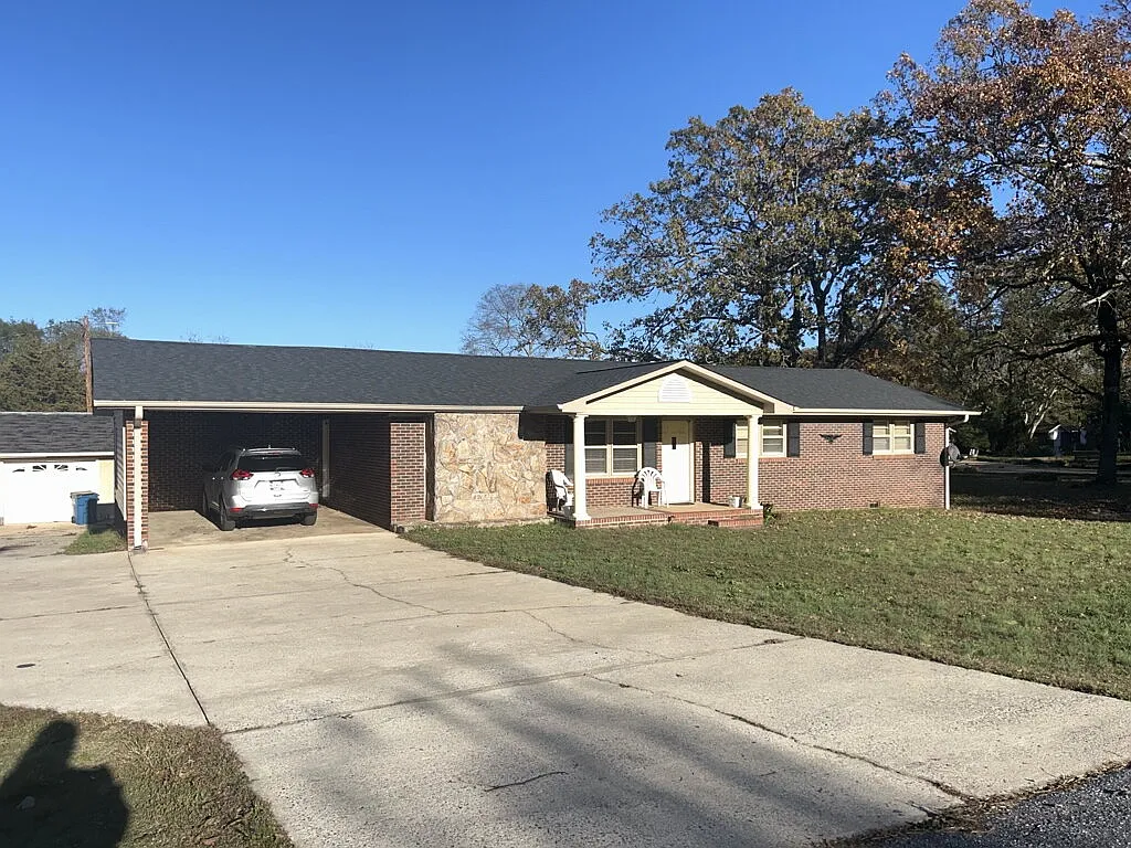 3 bed, 2.0 bath, 1650 sqft, $1,785 — Photo 1