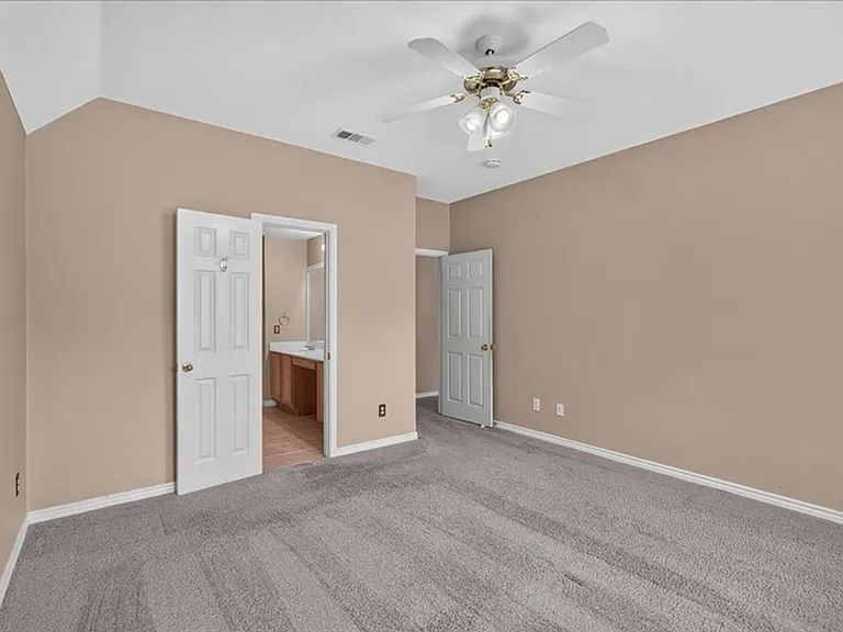 5912 Meadowglen Dr — Photo 16
