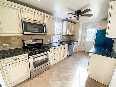 2nd image of 390 Hart Ave