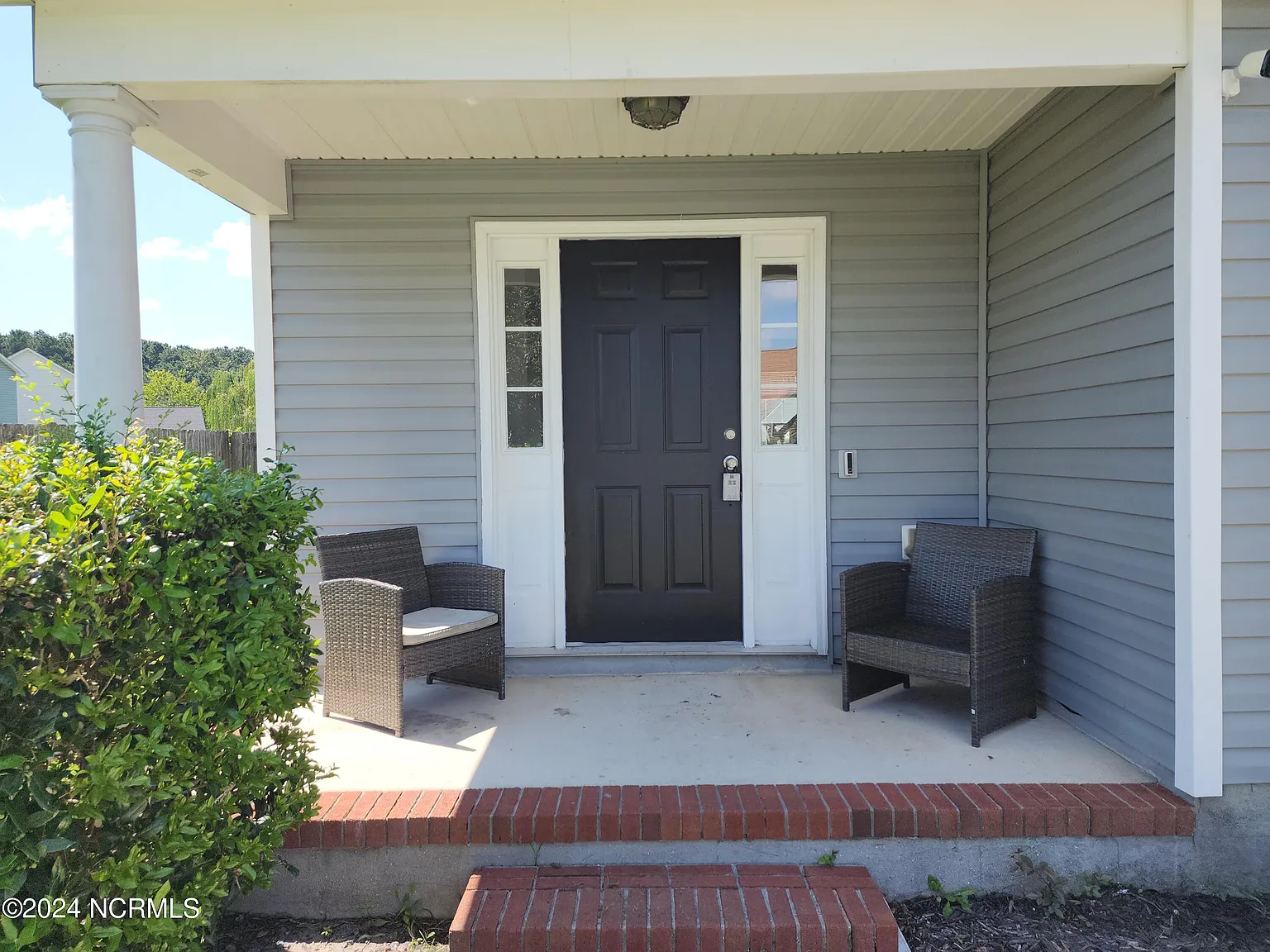 4 bed, 2.5 bath, 1918 sqft, $2,050 — Photo 4