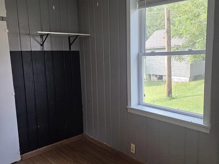 145 S Burgess St — Photo 11