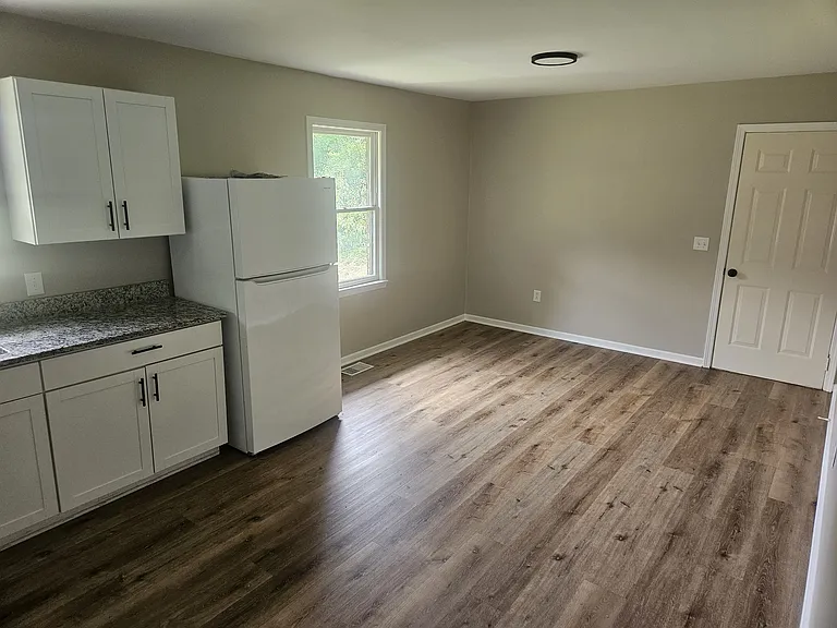 604 Floyd St — Photo 5