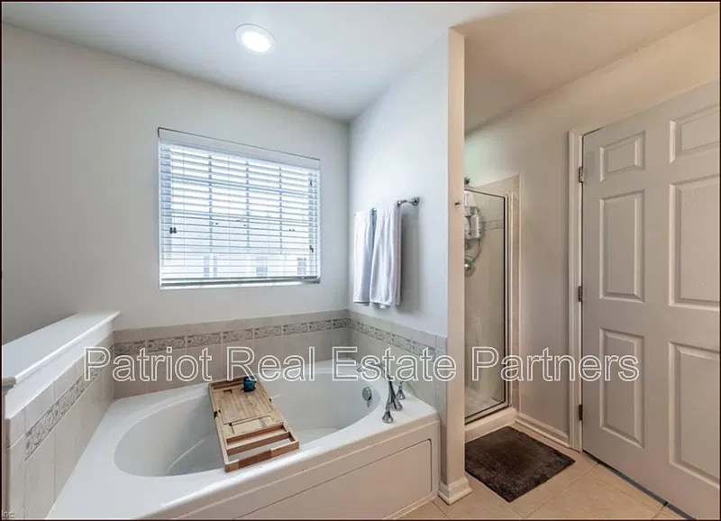 3 bed, 2.5 bath, 1772 sqft, $2,650 — Photo 4