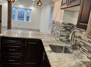 1152 King St E #1, Hamilton, ON L8M1E9