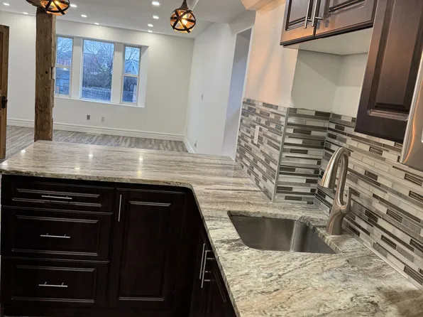 1152 King St E #1, Hamilton, ON L8M 1E9