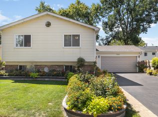1151 Whitehall St, Lombard, IL 60148