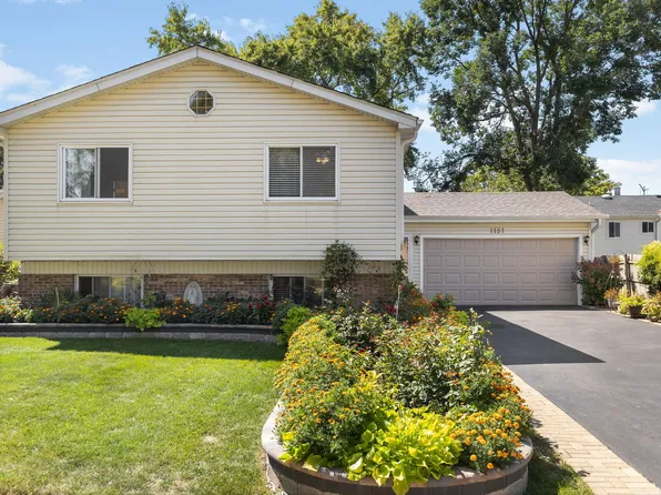 1151 Whitehall St, Lombard, IL 60148