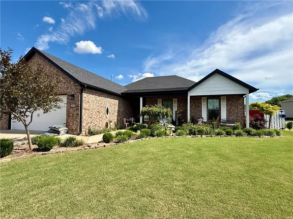 1995 Stonegate Dr, Fayetteville, AR 72701