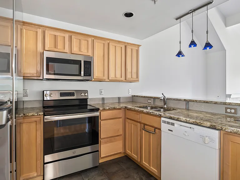78 SW Allen Rd #3 — Photo 8