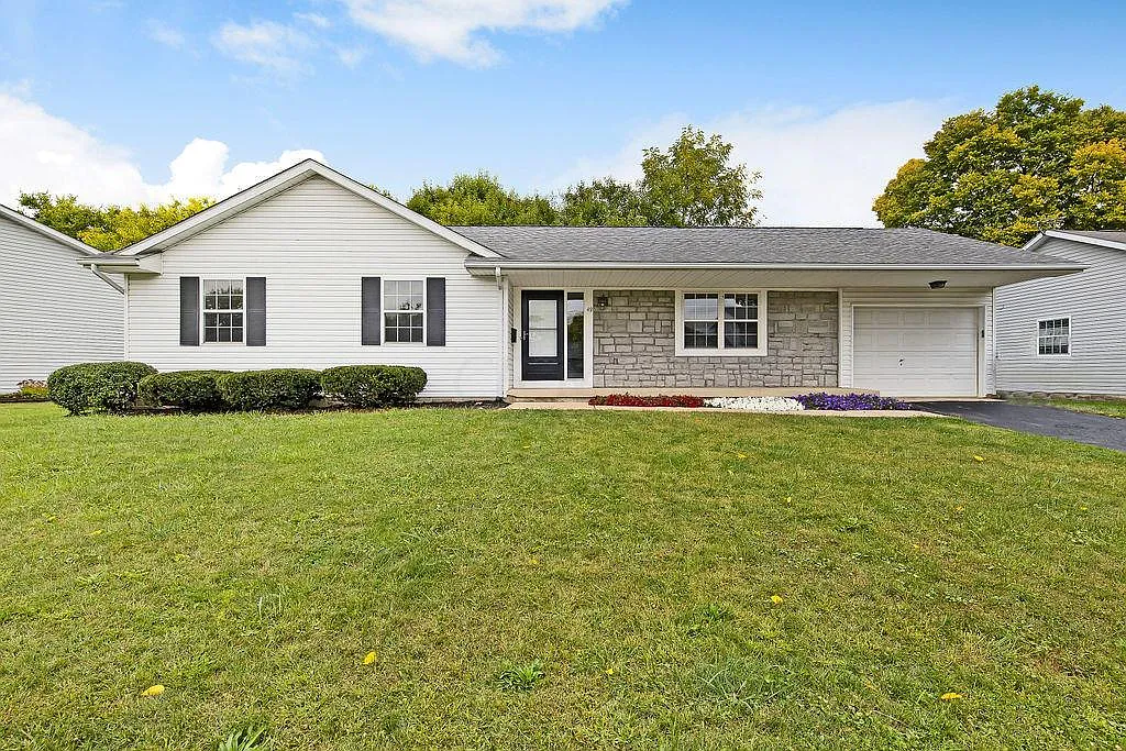 48 Anna Way photo 1