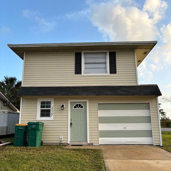 1st image of 1117 Riverdale Dr