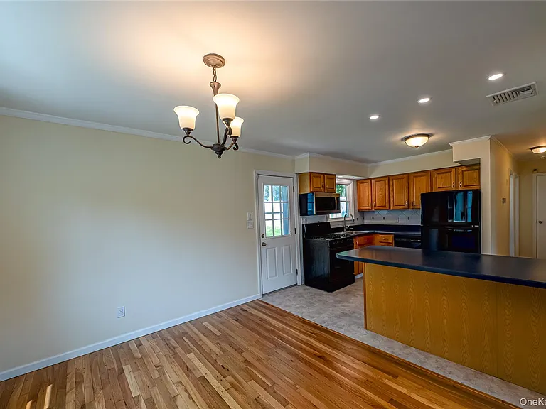 69 Allan Dr — Photo 7