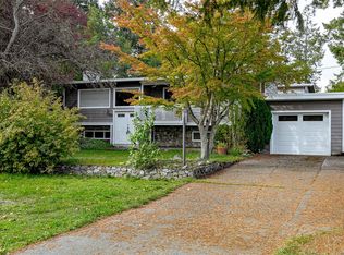 860 Beckwith Ave, Saanich, BC V8X3S3