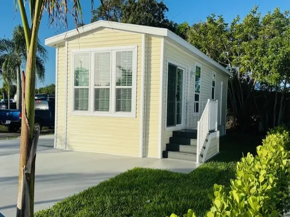 325 Marie Ln #325, Naples, FL 34104
