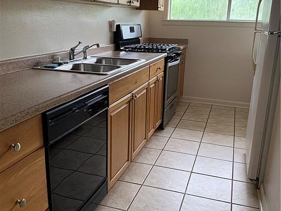 3rd image of 7423 Zimpel St