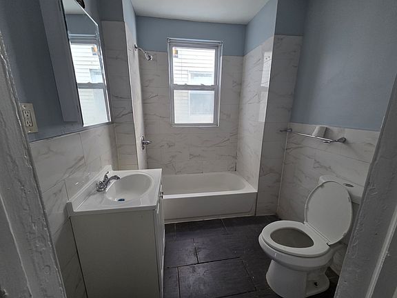 5th image of 68 Sanford St Floor 1