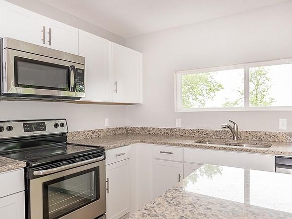 3rd image of 1011 Walnut St