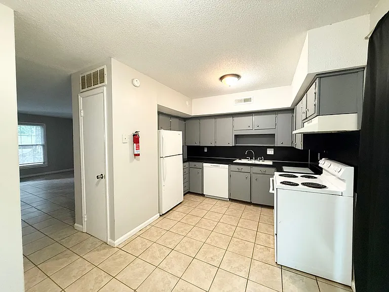 405 17th Ave NE #5 — Photo 7