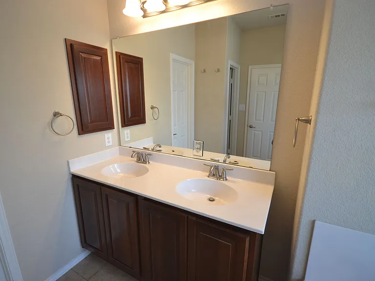 409 Riverine Way — Photo 6