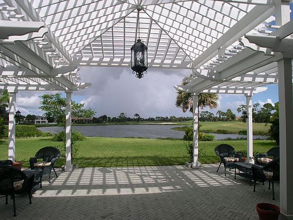 Pergola and Lake/Golf View