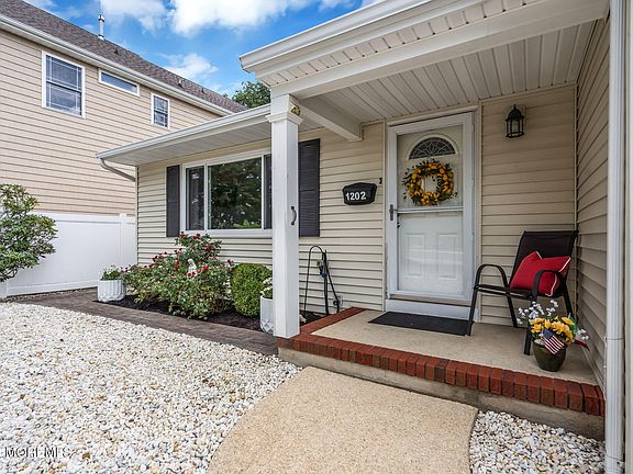 4th image of 1202 Northstream Parkway