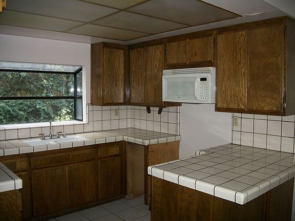 5th image of 13534 Cordary Ave Unit 15