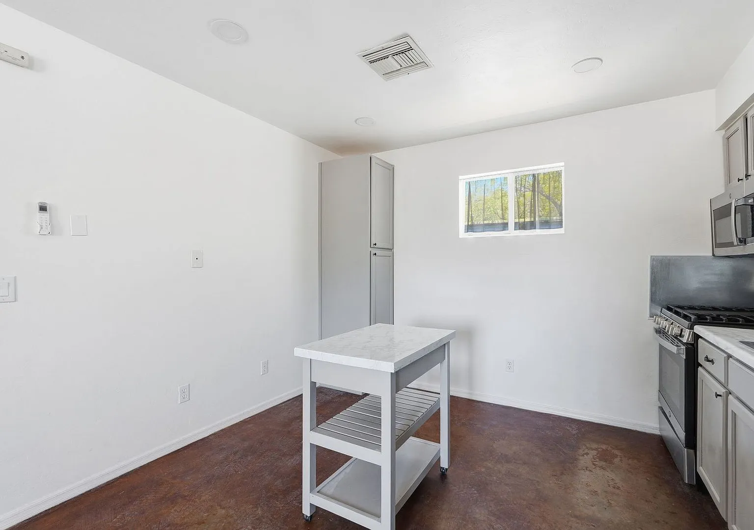 1226 E. Elm St. — Photo 4