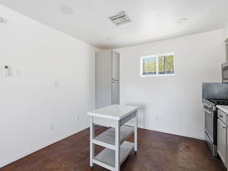 1226 E. Elm St. — Photo 10